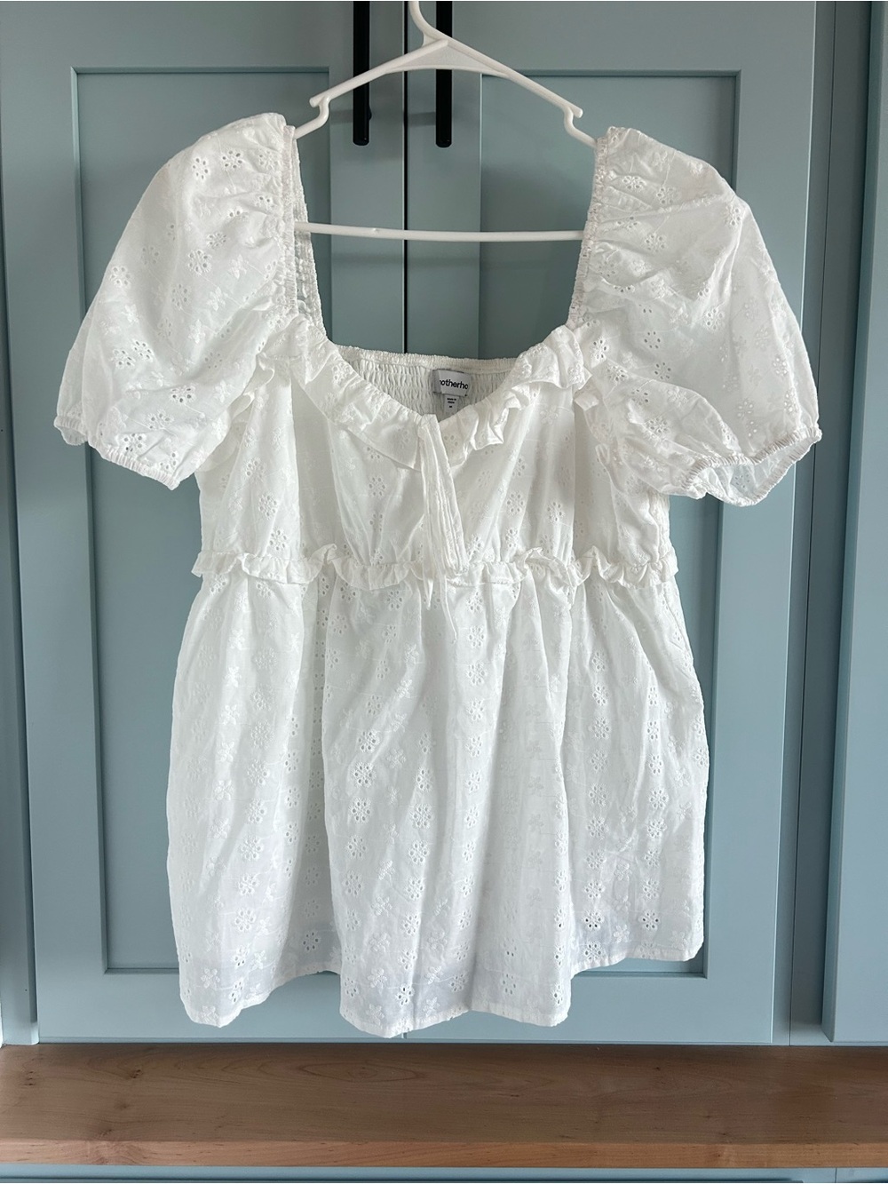 Motherhood White Eyelet Puff-Sleeve Peasant Top size M. NWOT